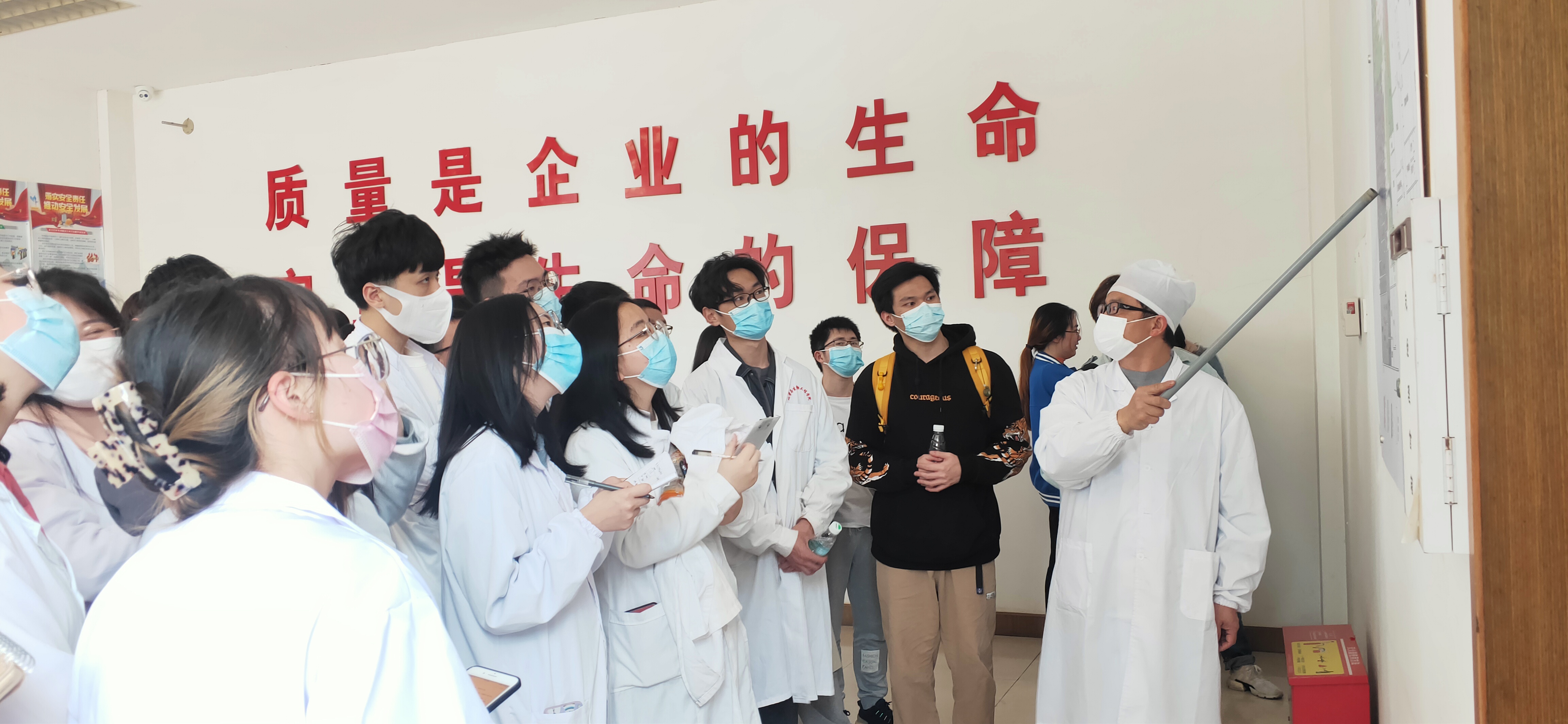 校企合作——長沙理工大學(xué)生物系師生蒞臨斯奇公司參觀交流
